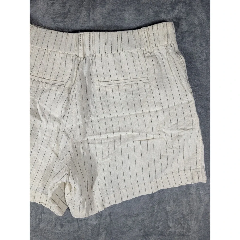 A New Day Women's Cream Black Pinstripe Linen Blend Pleated Shorts Size 12